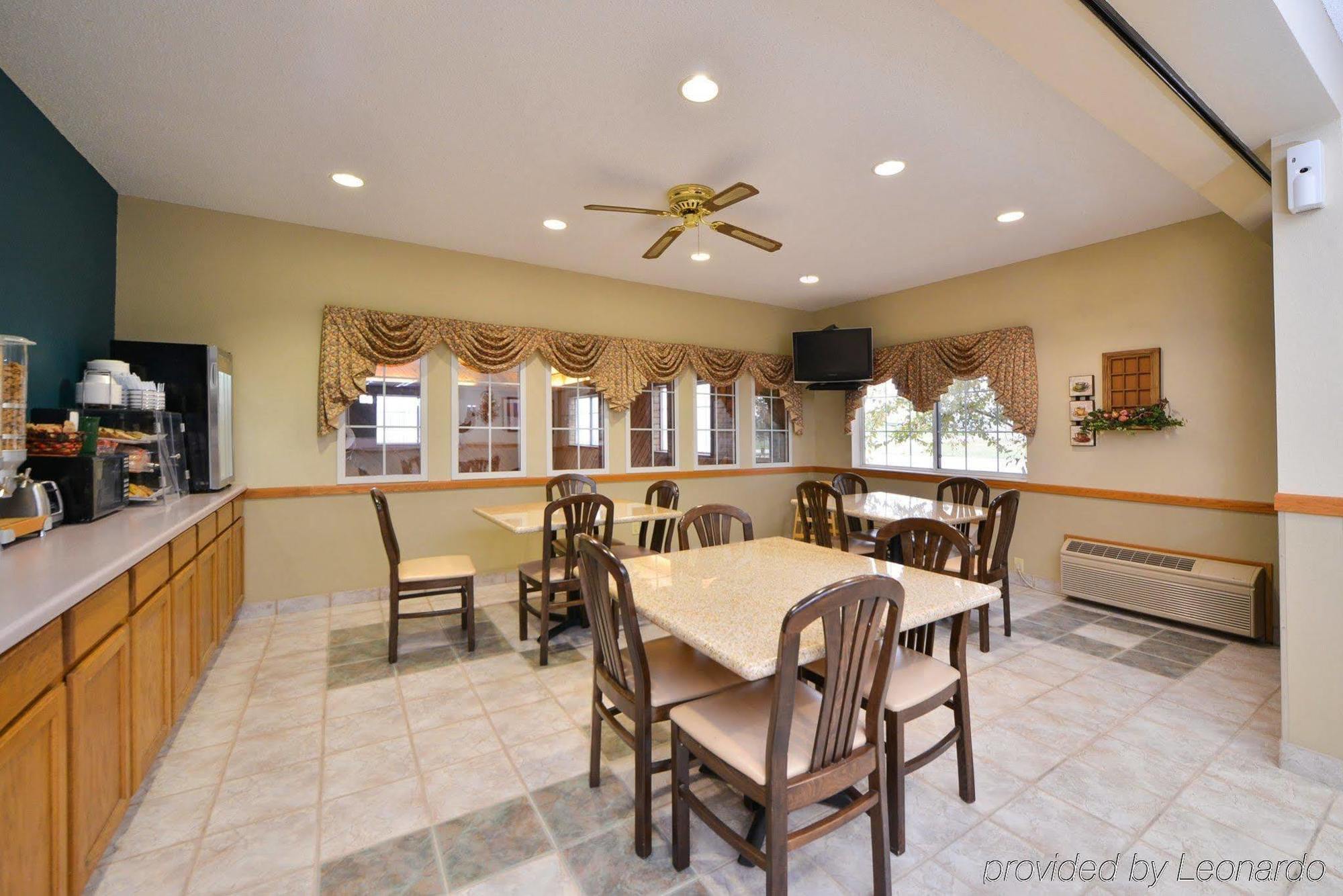 Regency Inn Geneseo Il I-80 エクステリア 写真