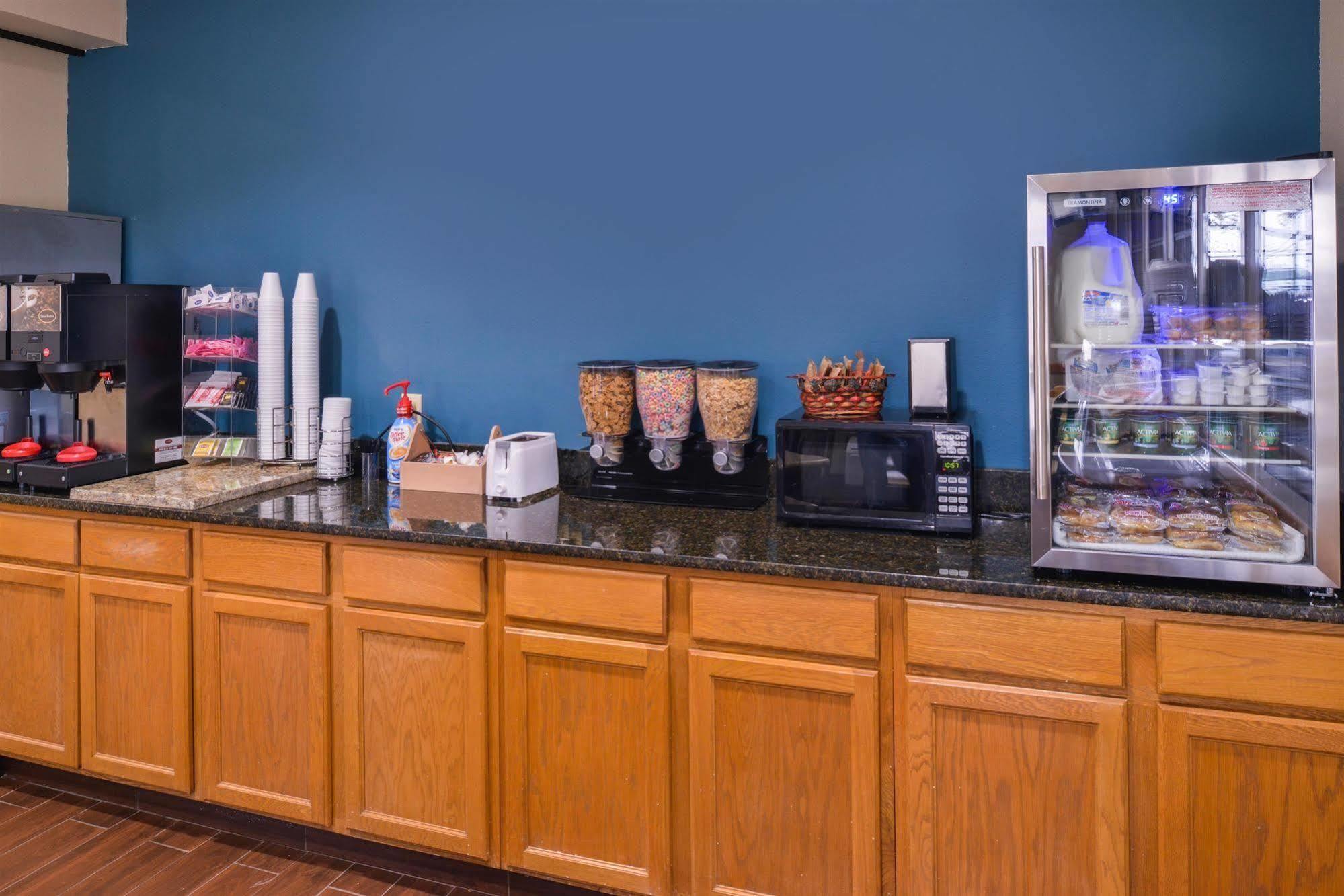 Regency Inn Geneseo Il I-80 エクステリア 写真
